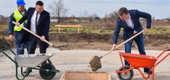 Predsednik Pokrajinske vlade Igor Mirović položio kamen temeljac za izgradnju fabrike vode u Temerinu